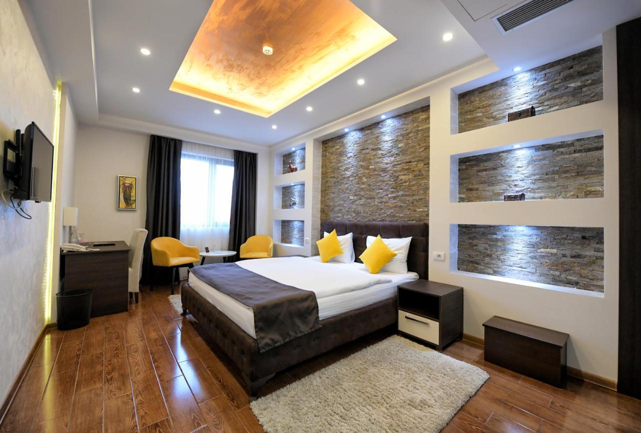 Garnet Hotel & Event Centar Ruma Zewnętrze zdjęcie