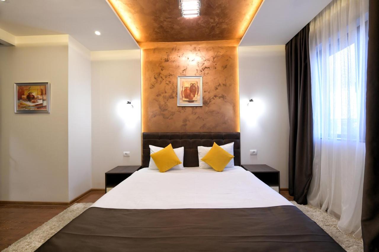 Garnet Hotel & Event Centar Ruma Zewnętrze zdjęcie