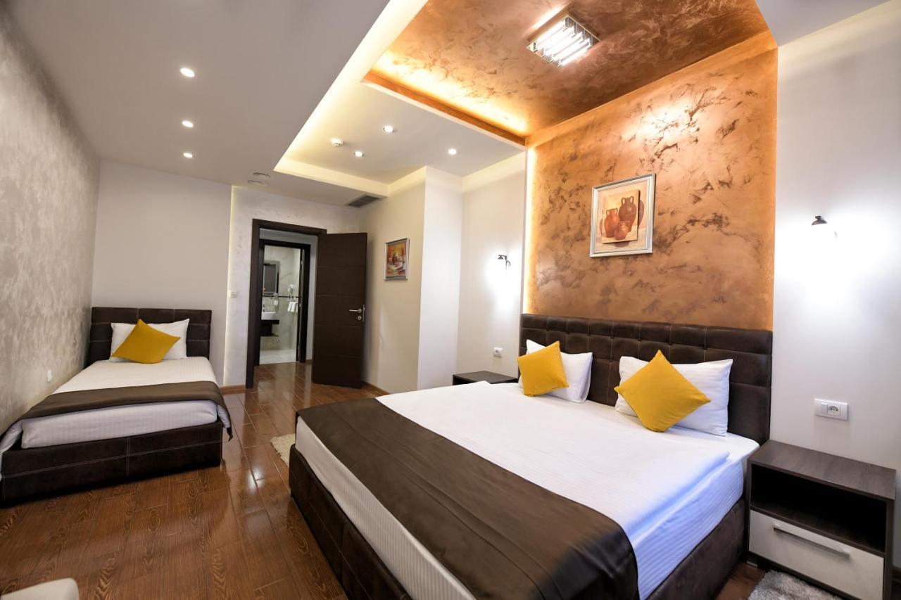 Garnet Hotel & Event Centar Ruma Zewnętrze zdjęcie