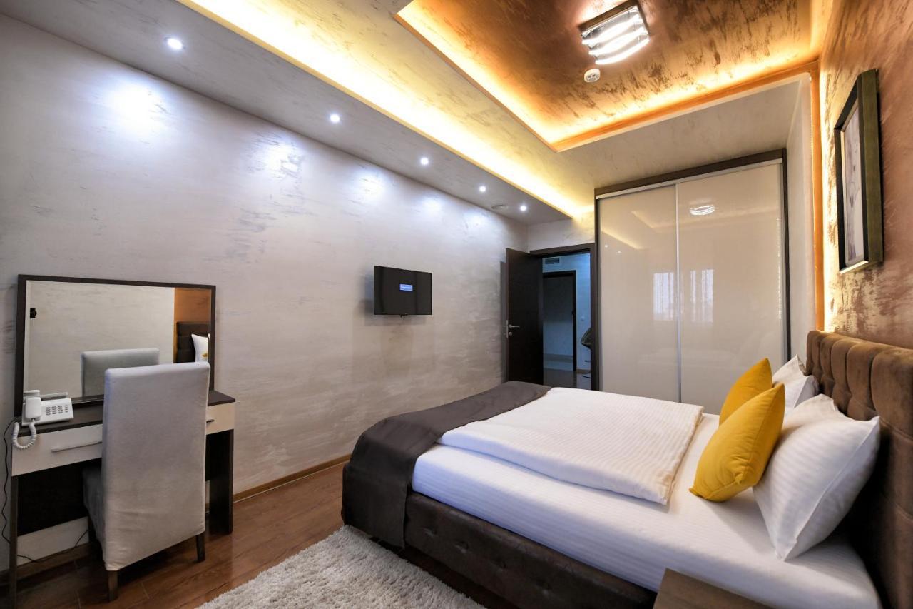 Garnet Hotel & Event Centar Ruma Zewnętrze zdjęcie
