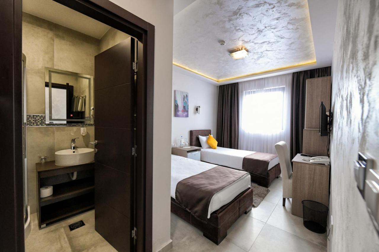 Garnet Hotel & Event Centar Ruma Zewnętrze zdjęcie