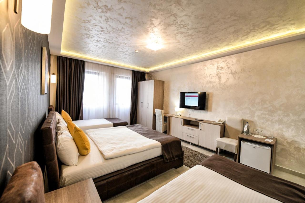 Garnet Hotel & Event Centar Ruma Zewnętrze zdjęcie