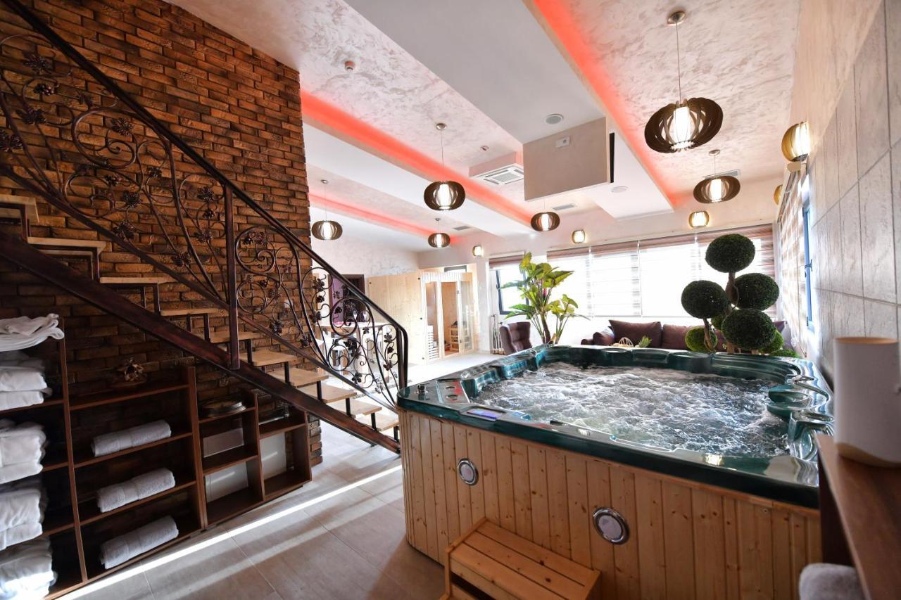 Garnet Hotel & Event Centar Ruma Zewnętrze zdjęcie