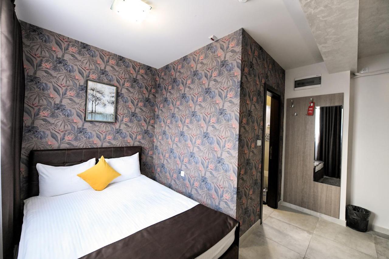 Garnet Hotel & Event Centar Ruma Zewnętrze zdjęcie