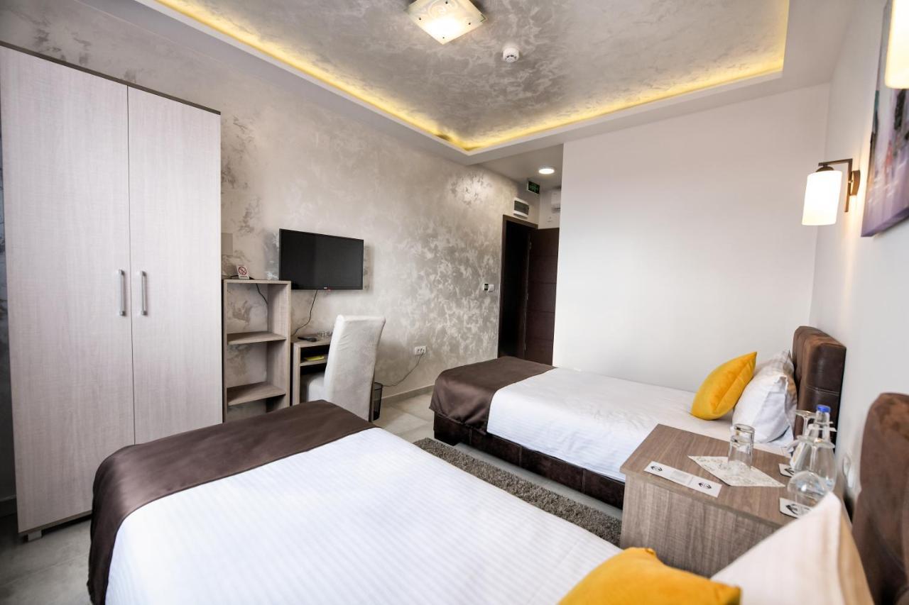 Garnet Hotel & Event Centar Ruma Zewnętrze zdjęcie