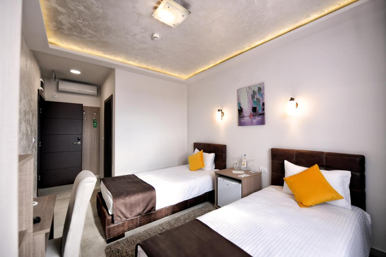 Garnet Hotel & Event Centar Ruma Zewnętrze zdjęcie