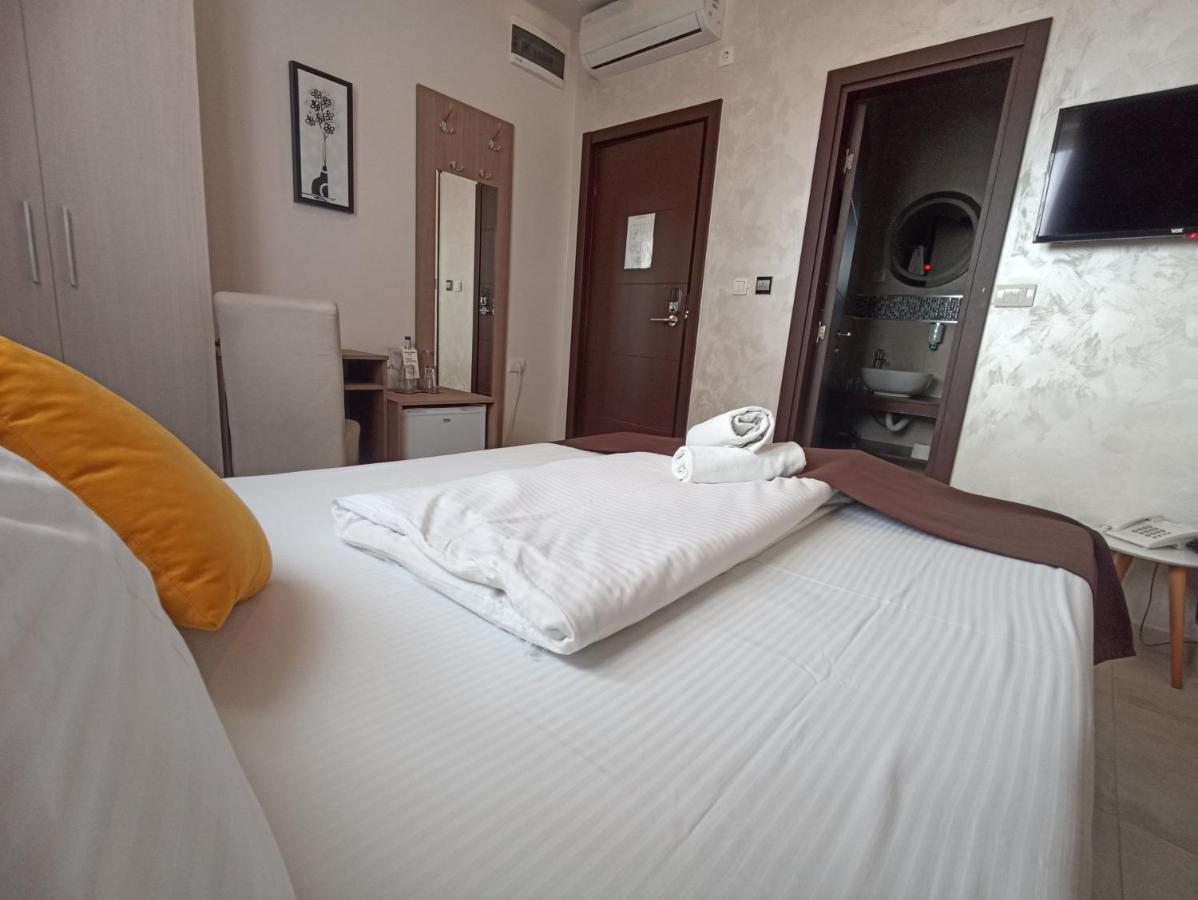 Garnet Hotel & Event Centar Ruma Zewnętrze zdjęcie