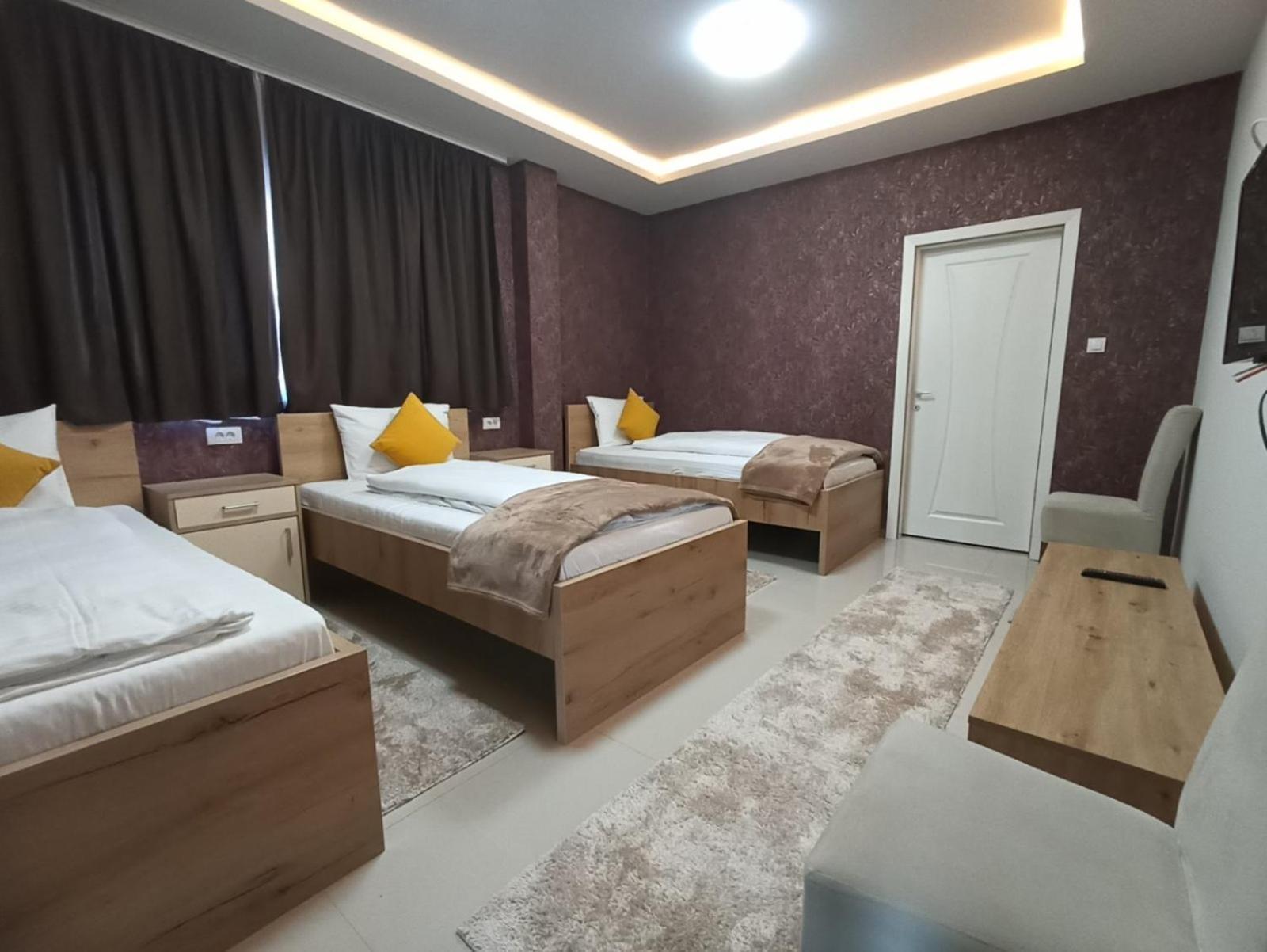 Garnet Hotel & Event Centar Ruma Zewnętrze zdjęcie