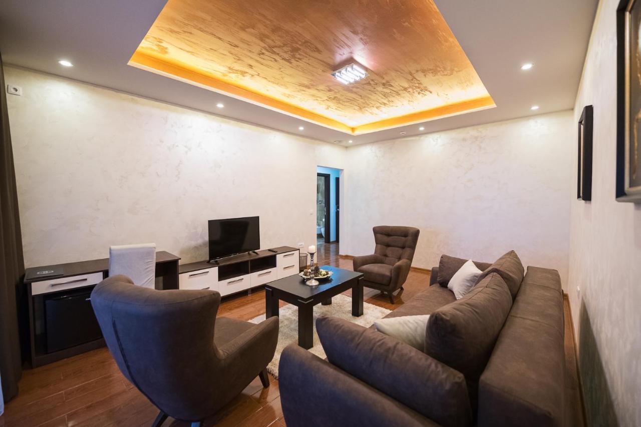 Garnet Hotel & Event Centar Ruma Zewnętrze zdjęcie