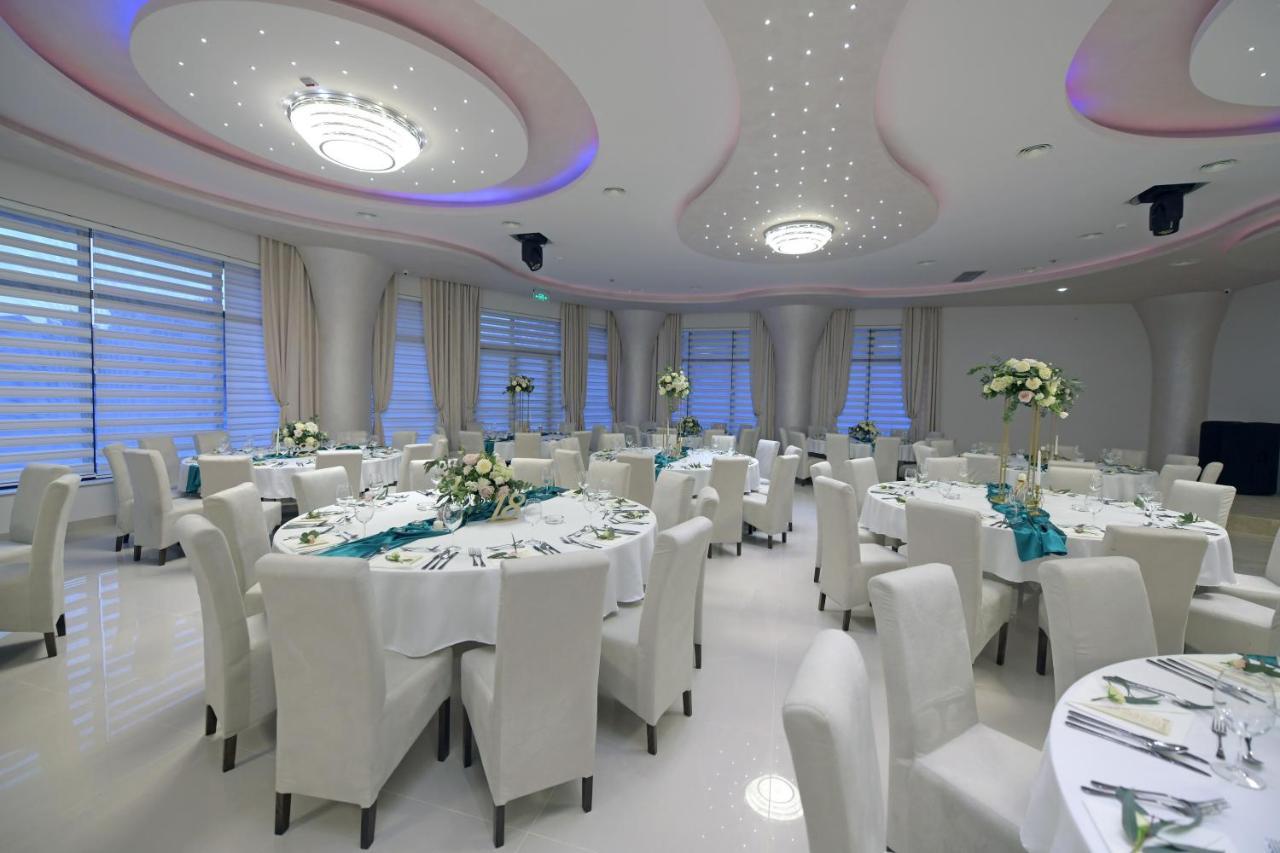 Garnet Hotel & Event Centar Ruma Zewnętrze zdjęcie
