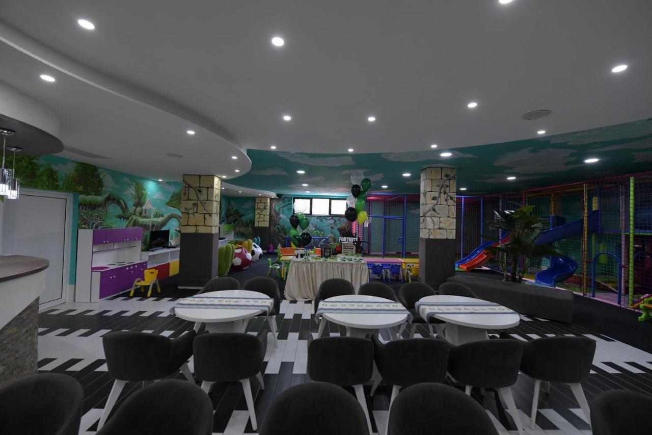 Garnet Hotel & Event Centar Ruma Zewnętrze zdjęcie