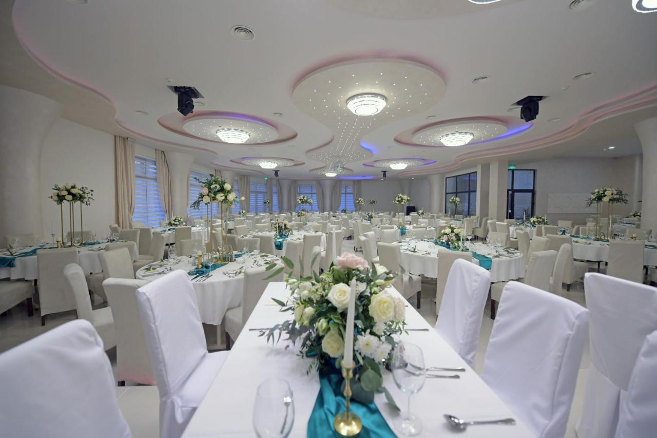 Garnet Hotel & Event Centar Ruma Zewnętrze zdjęcie